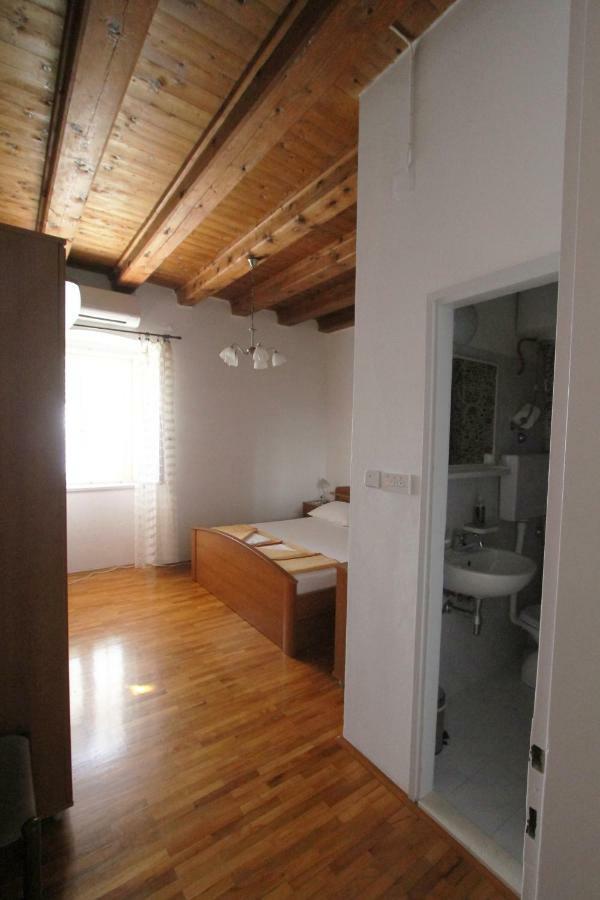 Seafront Rooms Хвар Екстер'єр фото